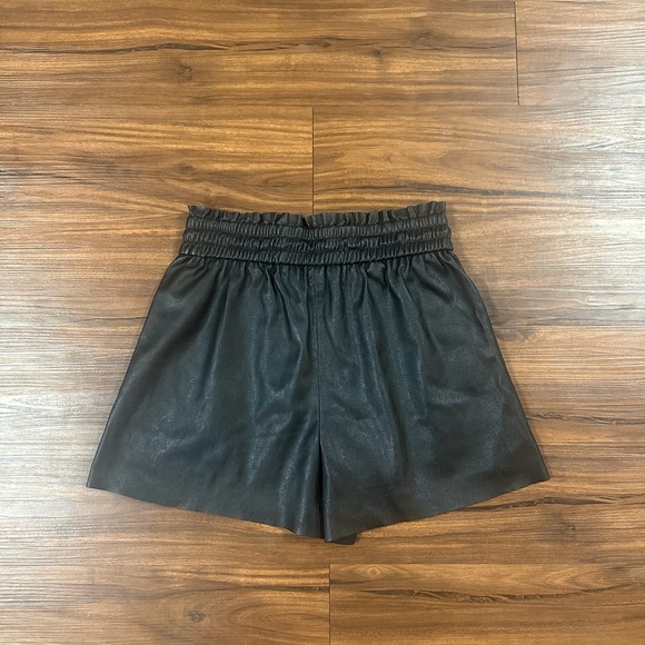 Zara Black High Waist Faux Leather Shorts - Picture 2 of 3
